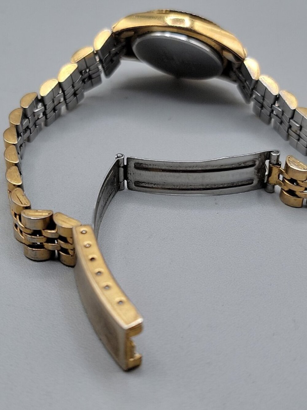 Vintage Helbros Ladies Diamond Accent Quartz Watch Black & Gold Tone 25mm 7" - Picture 12 of 13